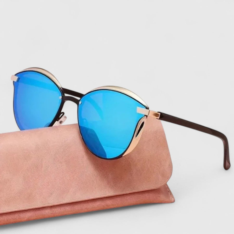 Gafas de sol Preslee de Warszawska Elegancja con montura elegante y cristales oscuros, vistas desde el frente en una imagen clara