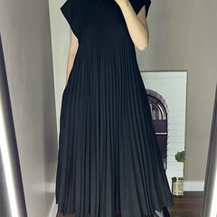 Vestido Aleksandra de Warszawska Elegancja en color neutro, con diseño elegante y cómodo para ocasiones especiales.