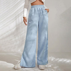 Pantalones cómodos Nahla de Warszawska Elegancja en color neutro, ideales para tiempo libre y relajarse en casa.