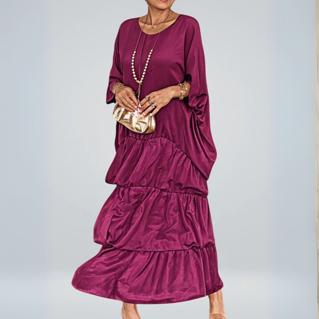 Maxi vestido elegante y transpirable de Warszawska Elegancja, con diseño sofisticado y corte fluido en color neutro.