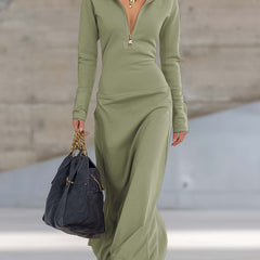 Vestido maxi Kalina de Warszawska Elegancja con diseño largo y elegante, en tonos suaves y corte fluido para ocasiones especiales.
