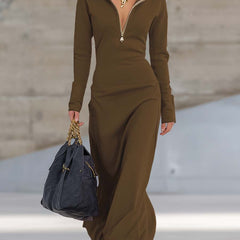 Vestido maxi Kalina de Warszawska Elegancja, vestido largo con estampado floral y escote en v para ocasiones elegantes.