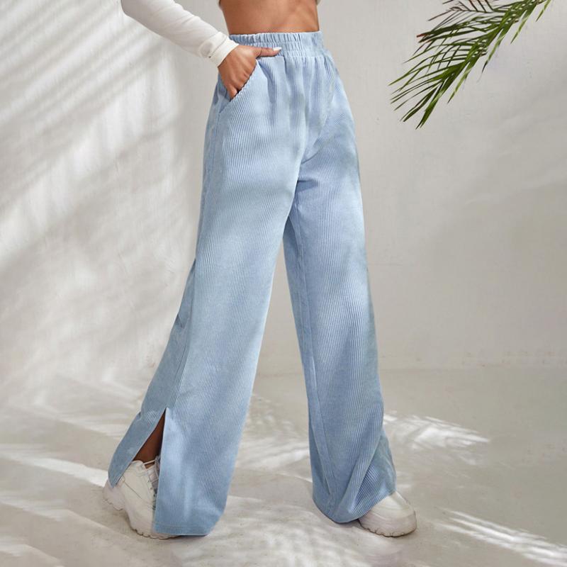 Pantalones cómodos Nahla de Warszawska Elegancja, ideales para el tiempo libre, en tela suave y diseño casual en color neutro.