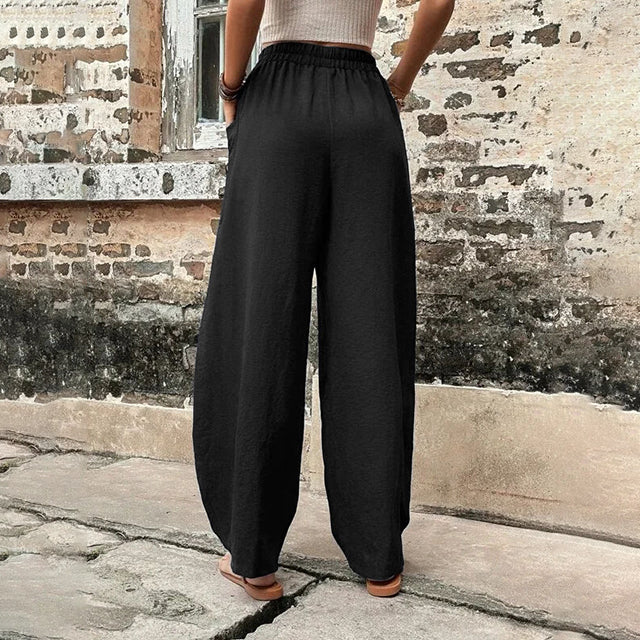 Pantalones sueltos Vanna de Warszawska Elegancja en color neutro, con corte relajado y estilo moderno para mujer.