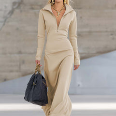 Vestido maxi Kalina de Warszawska Elegancja con diseño largo y fluido, perfecto para ocasiones elegantes en tonos neutros.