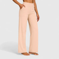 Pantalones cómodos Jasmynne de Warszawska Elegancja en color neutro, vista frontal en estilo casual y elegante.