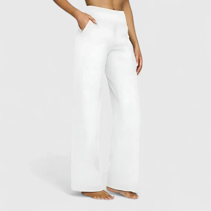 Pantalones elegantes Ame de Warszawska Elegancja, diseño sofisticado en color neutro, con corte ajustado y detalles modernos.