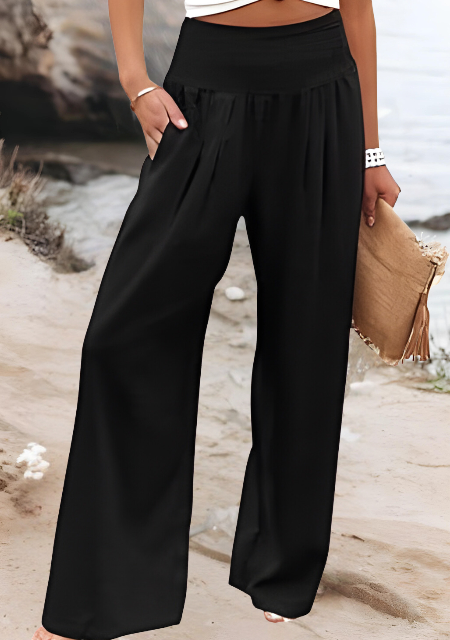 Pantalones anchos para playa Aileen de Warszawska Elegancja, pantalones de verano con estilo relajado y cómodo en color claro.