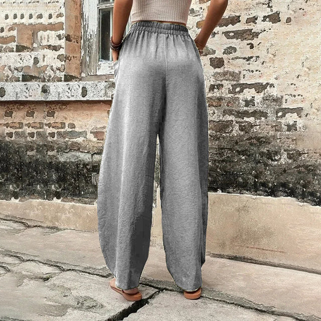 Pantalones sueltos Vanna de Warszawska Elegancja en color neutro, con corte cómodo y estilo casual elegante.