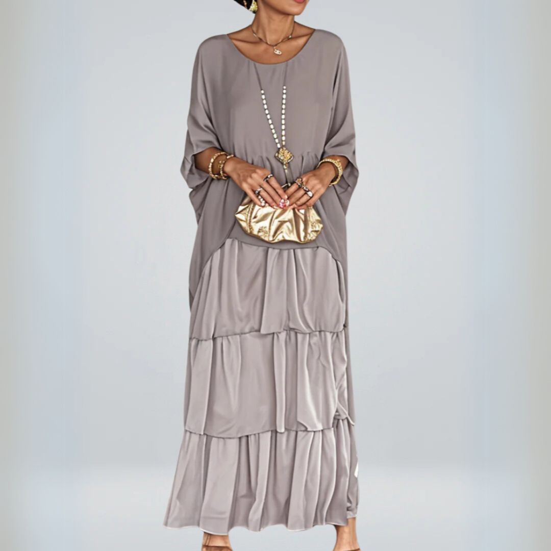Vestido maxi elegante y transpirable de Františka de Warszawska Elegancja, con diseño fluido y detalles sofisticados.
