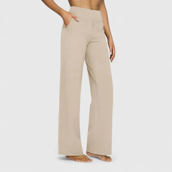 Pantalones cómodos de la marca Warszawska Elegancja con diseño moderno y tela suave, en color neutro.
