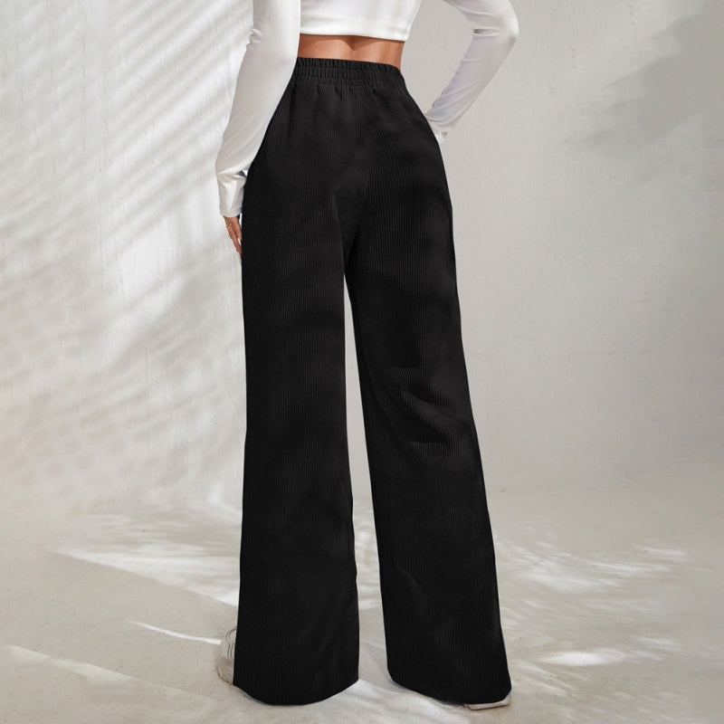 Pantalones cómodos Nahla de Warszawska Elegancja, ideales para tiempo libre, en tela suave y diseño casual en colores neutros