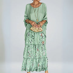 Vestido maxi elegante y transpirable de la marca Warszawska Elegancja, en color neutro, con diseño sofisticado y cómodo para ocasiones especiales.
