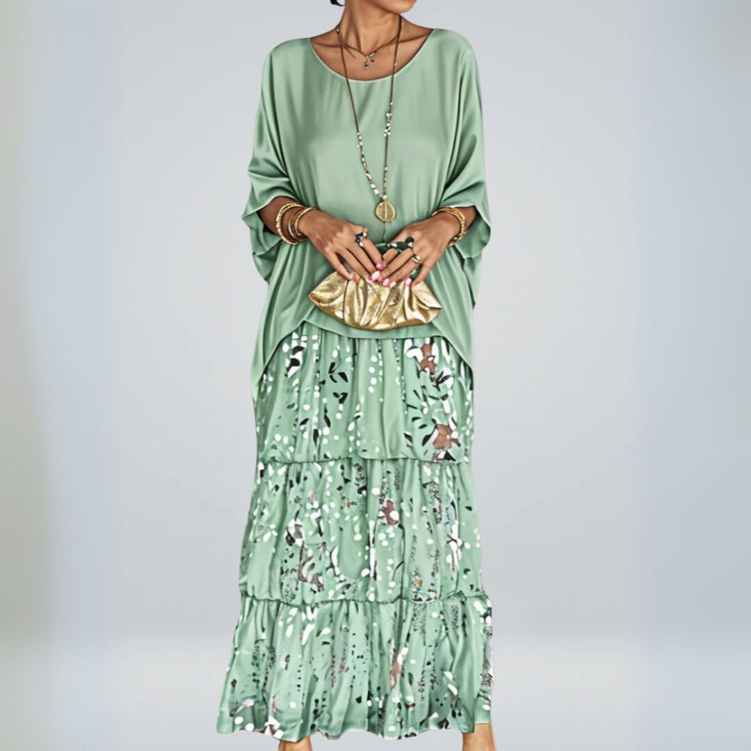 Vestido maxi elegante y transpirable de la marca Warszawska Elegancja, en color neutro, con diseño sofisticado y cómodo para ocasiones especiales.