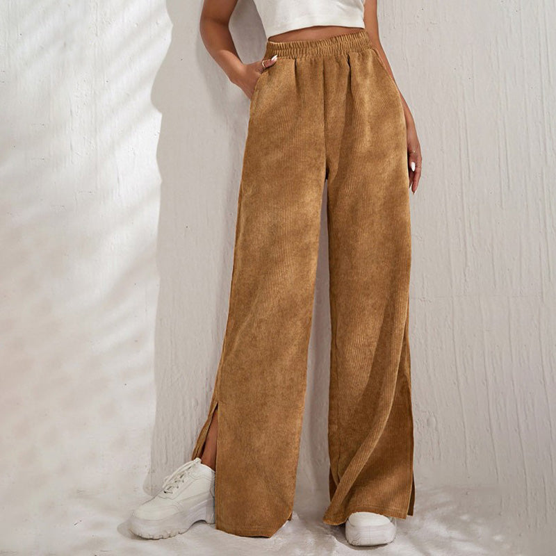 Pantalones cómodos Nahla de Warszawska Elegancja, ideales para tiempo libre, en color neutro y tela suave, vistas desde el frente.