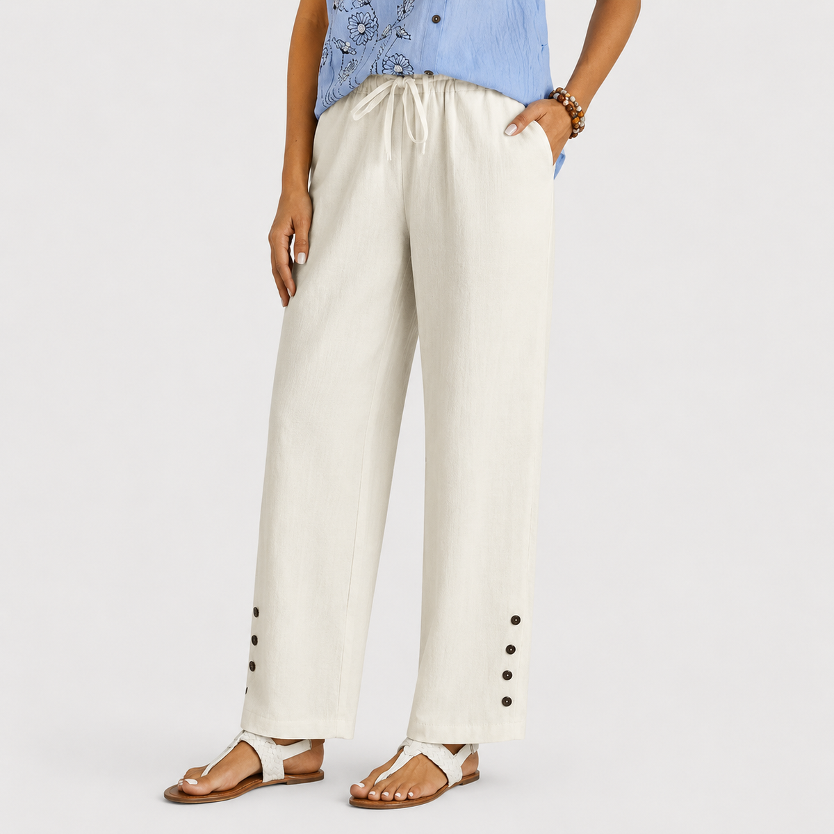 Pantalones relajados Shania de Warszawska Elegancja con botones, estilo casual y cómodo para mujer.