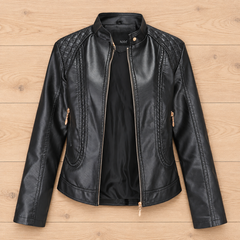 Chaqueta de cuero negra para mujer de la marca Warszawska Elegancja, con diseño acolchado y estilo elegante en posición plana.