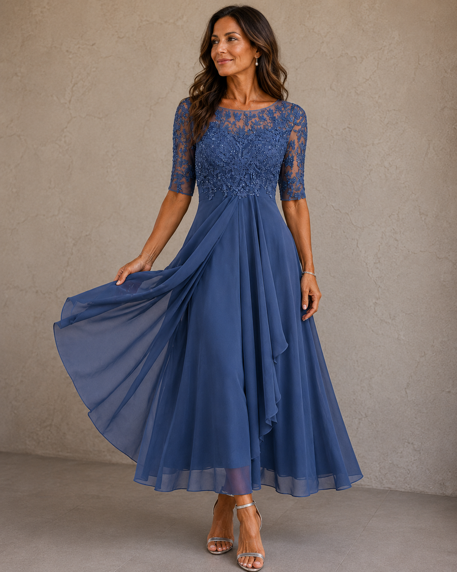 Sukienka Izolda de Warszawska Elegancja con corpiño de encaje y falda de chiffon en color suave, vista frontal.