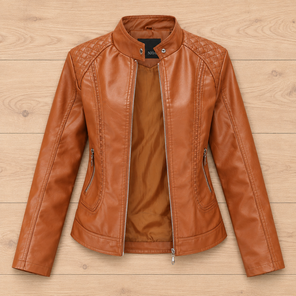 Chaqueta de cuero para mujer de color coñac, vista plana con detalles elegantes, de la marca Warszawska Elegancja.