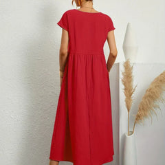 Vestido Irena de Warszawska Elegancja, ligero y femenino, con diseño elegante y detalles que resaltan la silueta femenina.