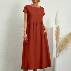Vestido Irena de Warszawska Elegancja, ropa ligera y femenina, con detalles elegantes y corte favorecedor, mostrado en la imagen.