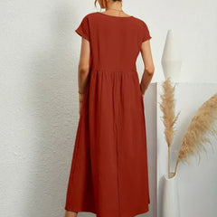 Vestido Irena de Warszawska Elegancja, con diseño femenino y ligero, mostrando la tela y el corte en una imagen clara.