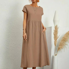 Vestido Irena de Warszawska Elegancja, con estilo ligero y femenino, muestra el diseño y la tela en la imagen.