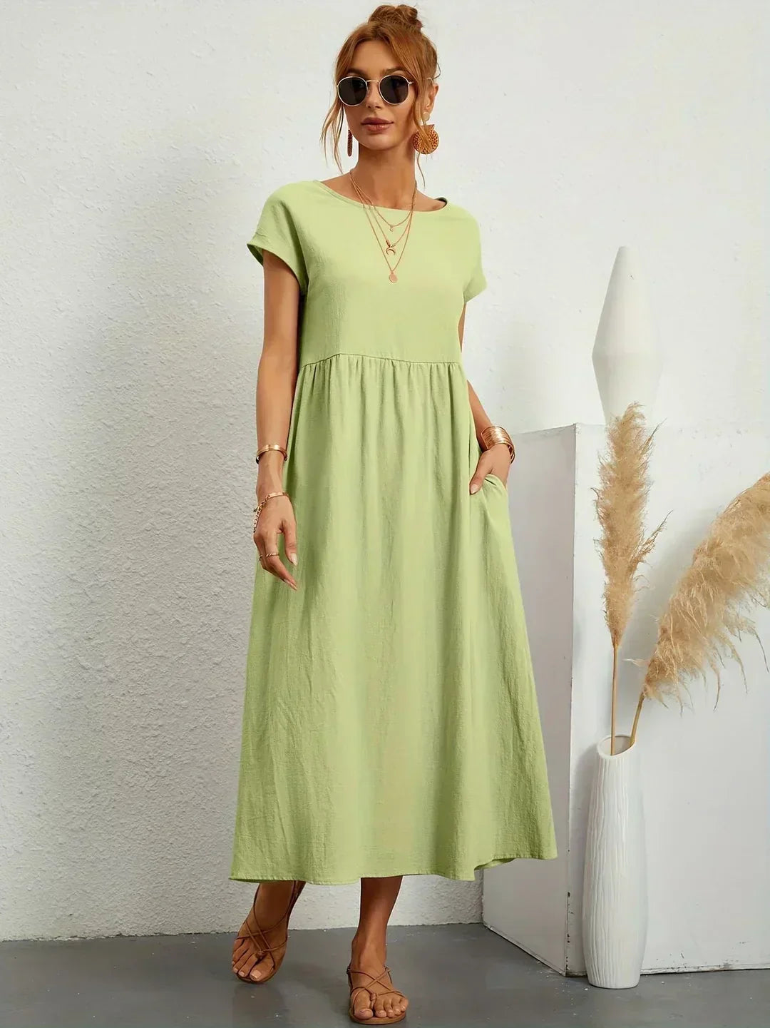 Vestido Irena de Warszawska Elegancja, vestido ligero y femenino con diseño elegante para mujer.