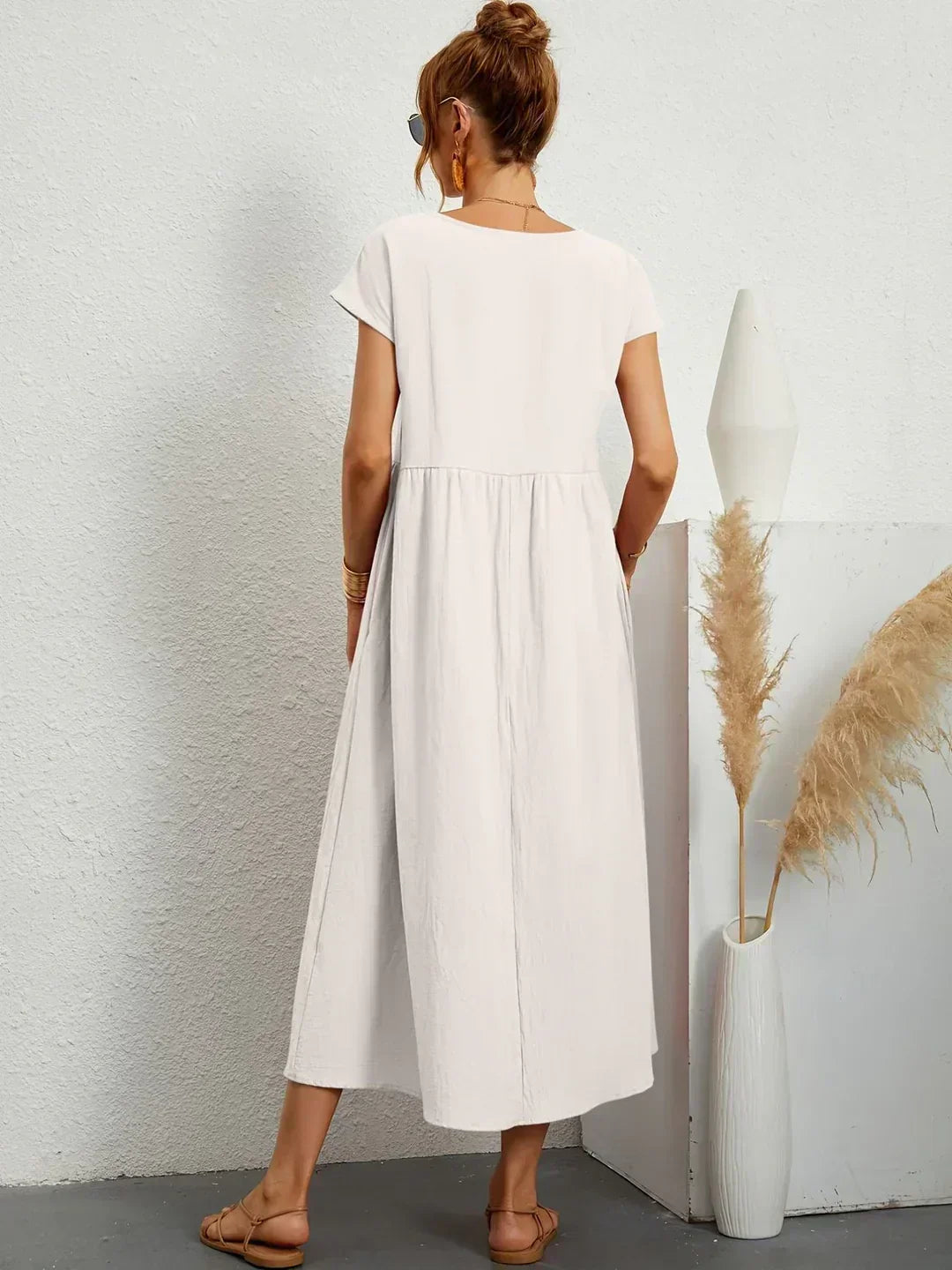 Vestido Irena de Warszawska Elegancja, vestido ligero y femenino con diseño elegante para mujer.