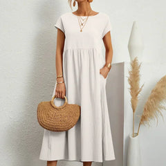 Vestido Irena de Warszawska Elegancja, con corte elegante y femenino, mostrando su diseño ligero y cómodo para lucir con estilo.