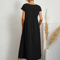 Vestido Irena de Warszawska Elegancja, con diseño ligero y femenino, mostrando su corte elegante y tejido suave.