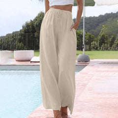 Pantalones cortos elegantes Vivian de Warszawska Elegancja, ropa de verano para mujer, vista frontal en color neutro