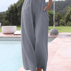 Pantalones cortos verano Vivian de Warszawska Elegancja, pantalones elegantes y cómodos para mujer, vista frontal sobre fondo blanco.