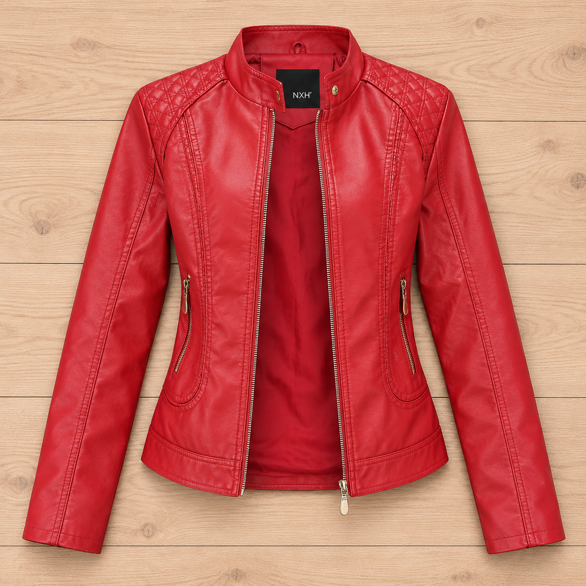 Chaqueta de cuero para mujer de la marca Warszawska Elegancja, en color rojo con diseño acolchado y estilo biker elegante.