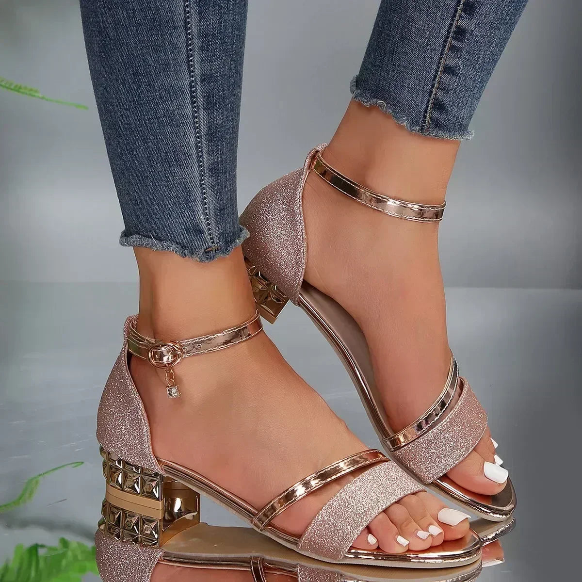 Sandalias ortopédicas Camille de Warszawska Elegancja, con diseño cómodo y elegante, en color neutro para uso diario.