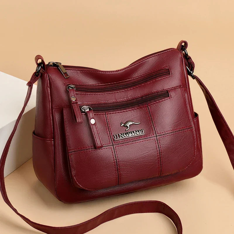 Bolso de hombro clásico Maria de Warszawska Elegancja, en cuero negro con detalles elegantes y asa ajustable.