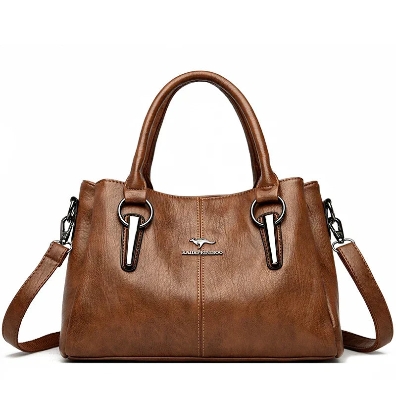 Bolso bandolera de cuero suave Lena de Warszawska Elegancja, con diseño elegante y compartimentos prácticos.