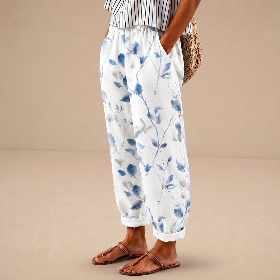 Pantalones Comfort Blue Willow de Warszawska Elegancja, pantalones largos con estampado de diseño azul y blanco, en tela cómoda para diario.