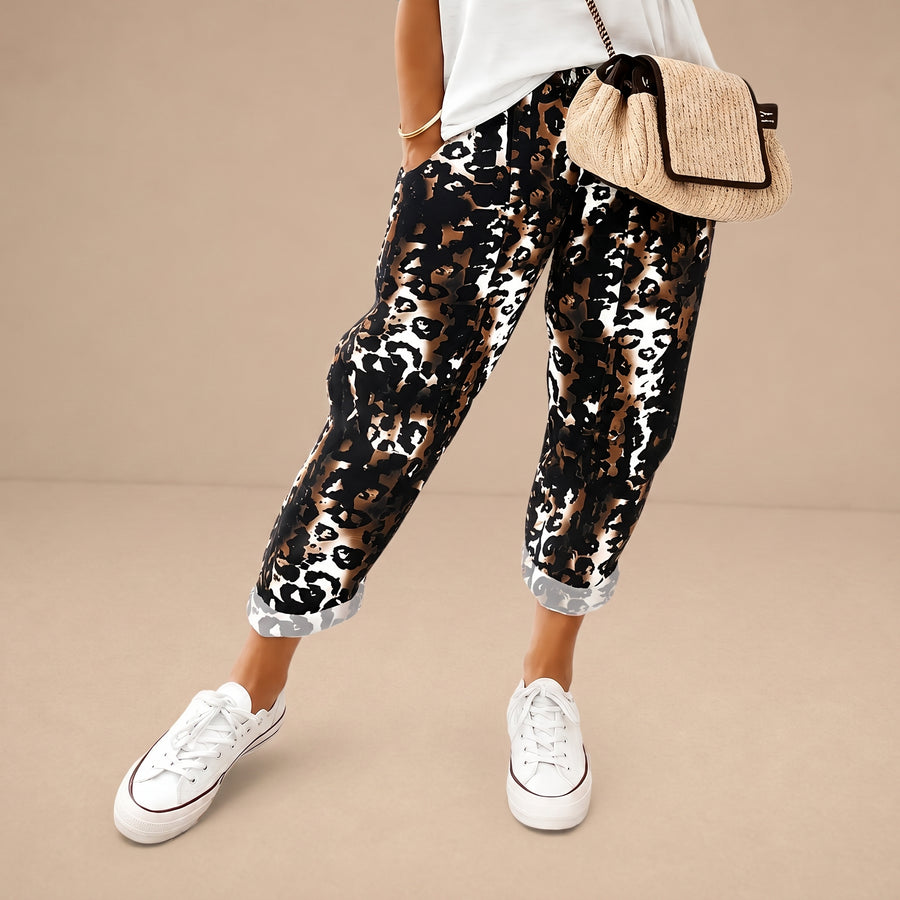 Pantalones Urban Wild Comfort de Warszawska Elegancja, estilo casual y cómodo, en color oscuro con detalles modernos.