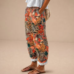 Pantalones Comfort Wild Garden de Warszawska Elegancja, pantalones de tela con diseño floral y ajuste cómodo para mujer