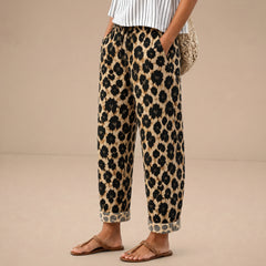 Pantalones relax Savannah de Warszawska Elegancja en color neutro, con diseño cómodo y estilo casual para mujer.
