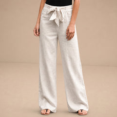 Pantalones relajados Joleen para mujeres con cinturilla elástica y lazo, de la marca Warszawska Elegancja, en color neutro.