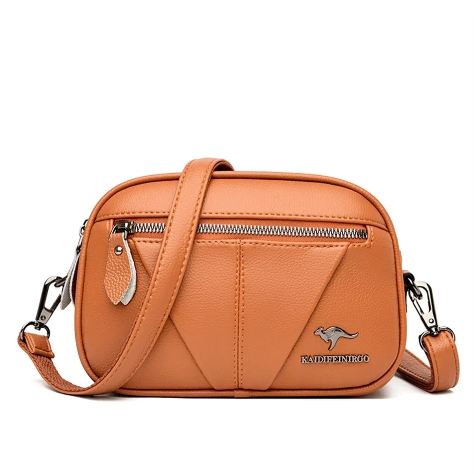 Bolsa de cuero compacta Kamila de Warszawska Elegancja, vista frontal con detalles elegantes y asa ajustable.