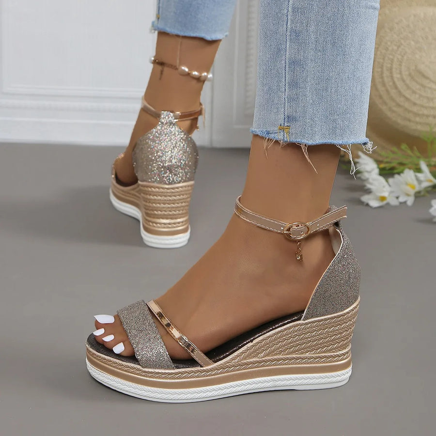 Sandalias ortopédicas elegantes Alena de Warszawska Elegancja, con diseño cómodo y estilo sofisticado, en tonos neutros.