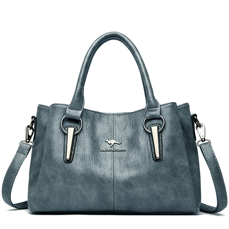 Bolso bandolera de cuero suave Lena de Warszawska Elegancja, con correa ajustable y diseño elegante en color neutro.