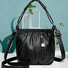 Bolso Katarzyna de Warszawska Elegancja, moderna y multicapas, con diseño elegante y detalles en la superficie.
