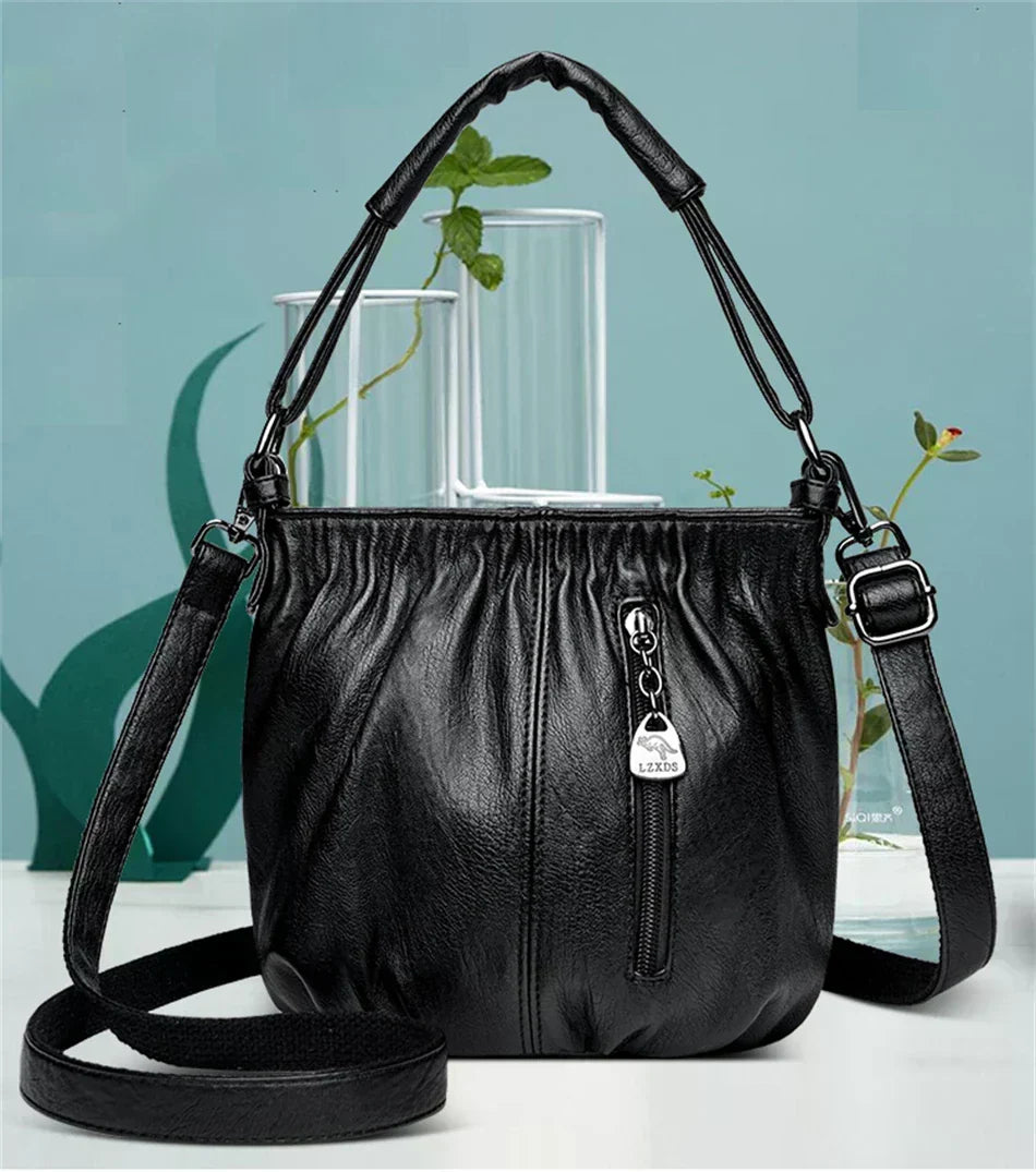 Bolso Katarzyna de Warszawska Elegancja, moderna y multicapas, con diseño elegante y detalles en la superficie.