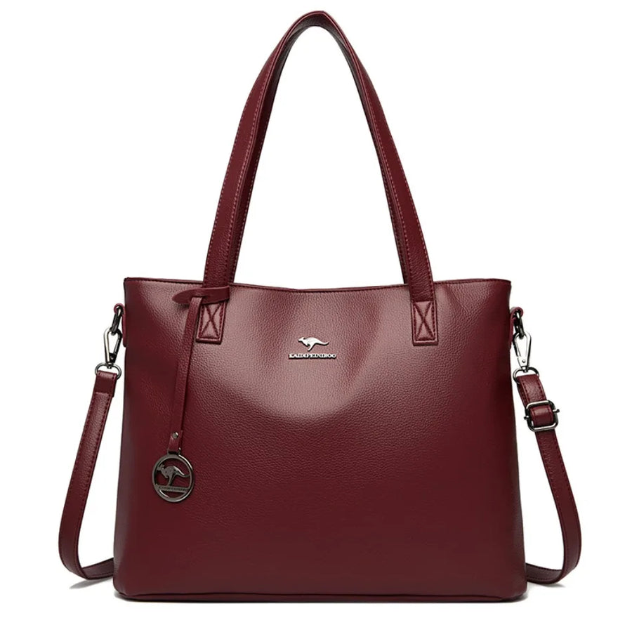 Maleta de viaje Wiktoria de Warszawska Elegancja, en color negro con detalles elegantes y asas resistentes.