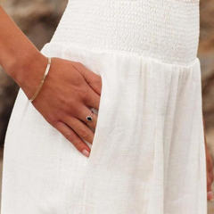 Pantalones anchos Aileen de Warszawska Elegancja, ideales para playa, en color claro y con diseño cómodo y relajado.