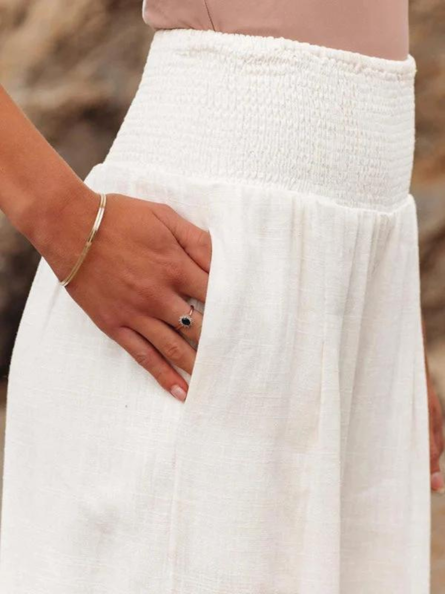 Pantalones anchos Aileen de Warszawska Elegancja, ideales para playa, en color claro y con diseño cómodo y relajado.